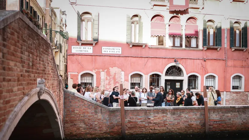 “The Many Venices”: Camminare per leggere Venezia