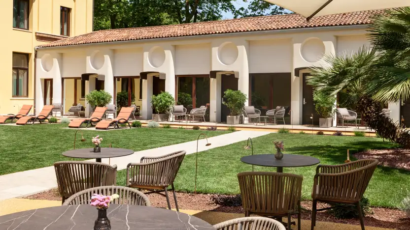 Hotel Indigo Venice - garden 04