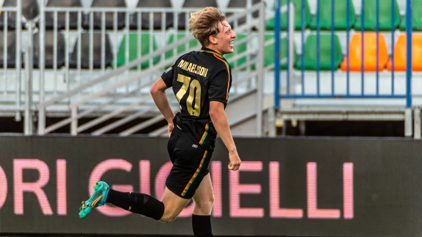 Hilmir Rafn Mikaelsson to Viking FK