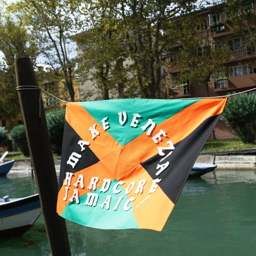 Perchè perchè la domenica mi lasci sempre sola per andare a vedere la partita dell’Unione. Una mostra racconta il rapporto tra tifo, grafica e cultura giovanile in laguna.