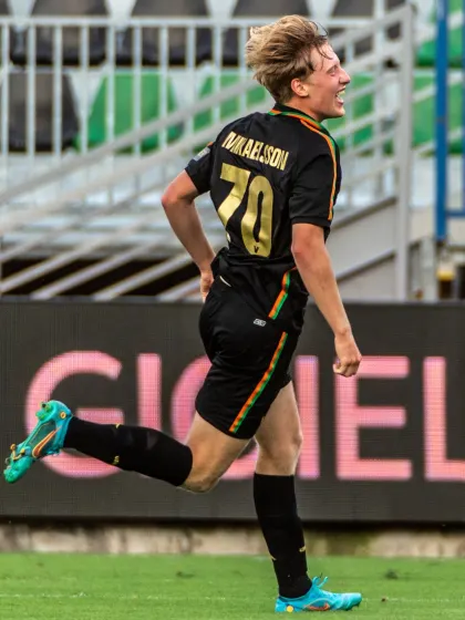 Hilmir Rafn Mikaelsson to Viking FK
