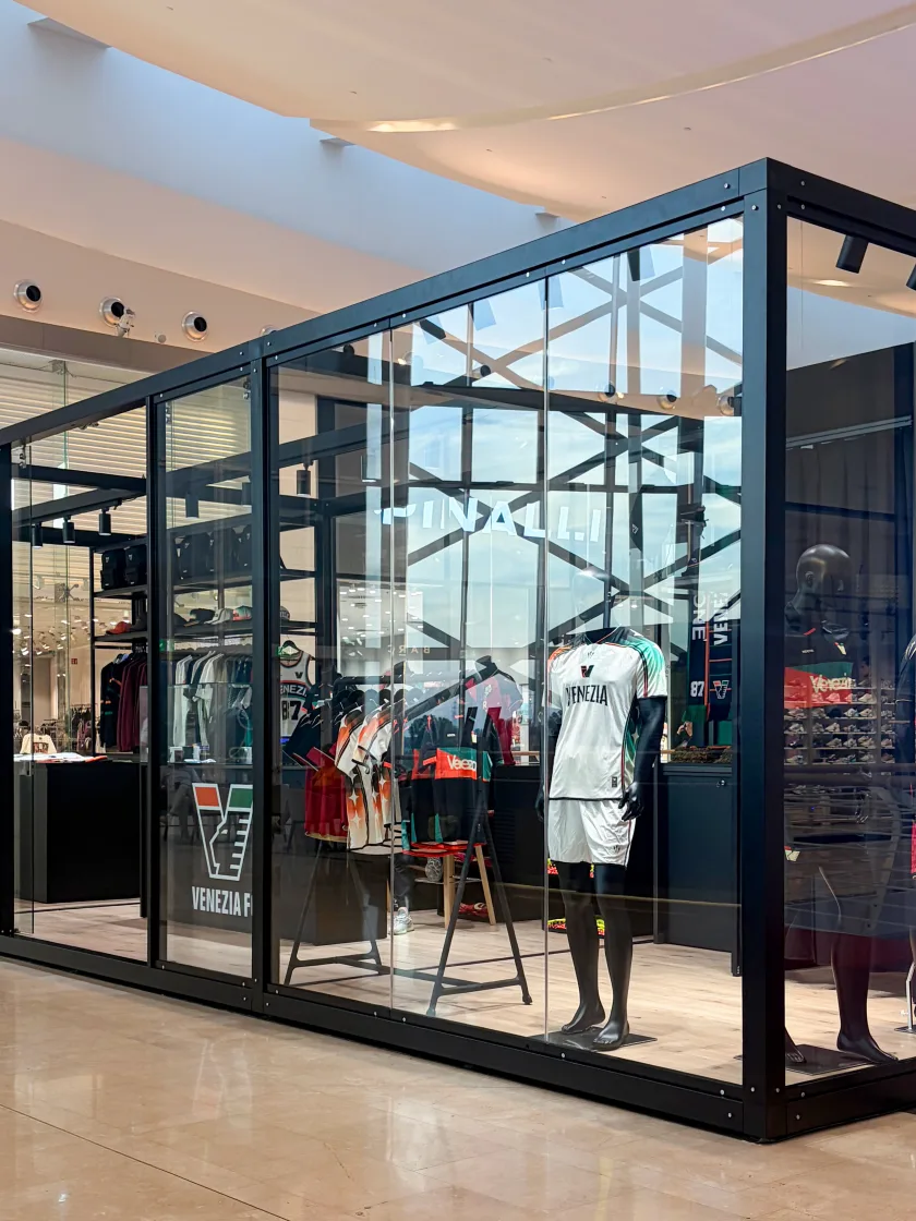 Venezia FC apre un nuovo store alla Nave de Vero