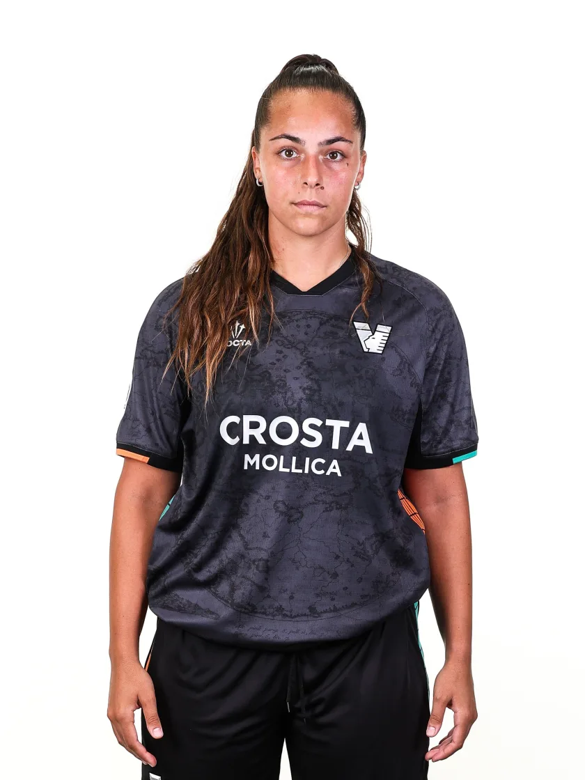 Jasmine Mounecif 18